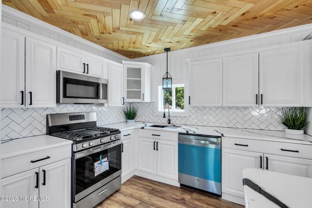 24 Woodlark Road, Toms River, NJ 08755