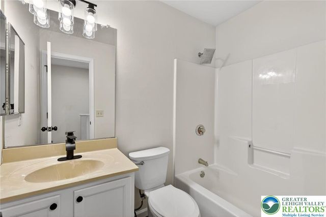 2823 Sequoia Drive, Macungie Boro, PA 18062