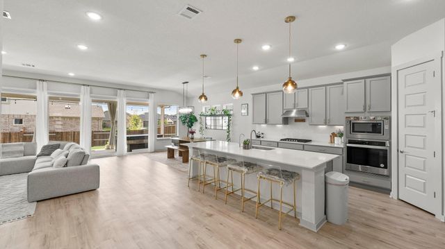 1904 Jay Bird LN, Leander, TX 78641