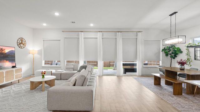 1904 Jay Bird LN, Leander, TX 78641