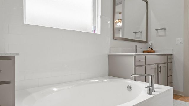 1904 Jay Bird LN, Leander, TX 78641