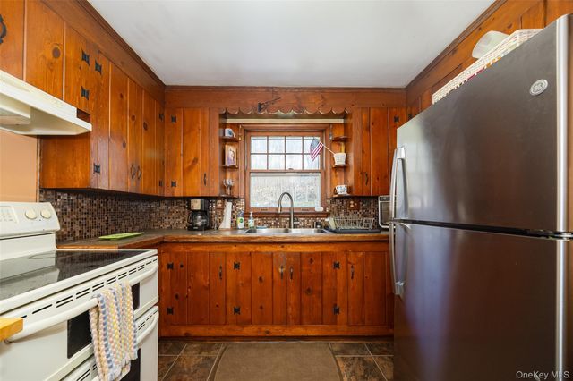 14 Van Wert Place, Hyde Park, NY 12538