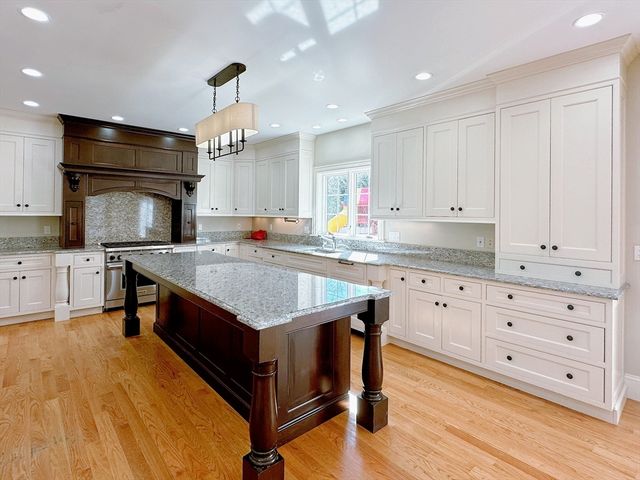 9 Vine St, Newton, MA 02467