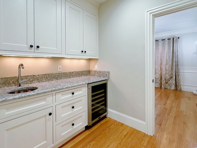 9 Vine St, Newton, MA 02467