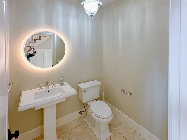 9 Vine St, Newton, MA 02467