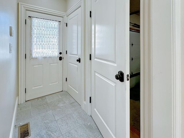 9 Vine St, Newton, MA 02467