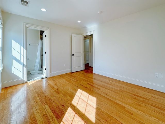 9 Vine St, Newton, MA 02467