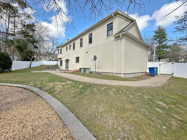 9 Vine St, Newton, MA 02467