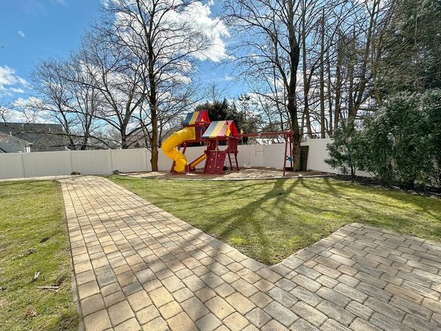 9 Vine St, Newton, MA 02467