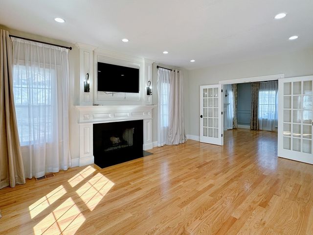 9 Vine St, Newton, MA 02467