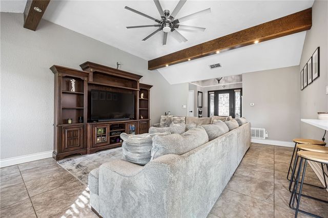 2305 Twin Oak Dr, Portland, TX 78374
