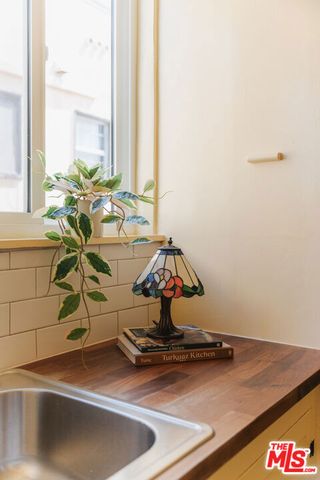 1224 N Hoover Street, Los Angeles, CA 90029