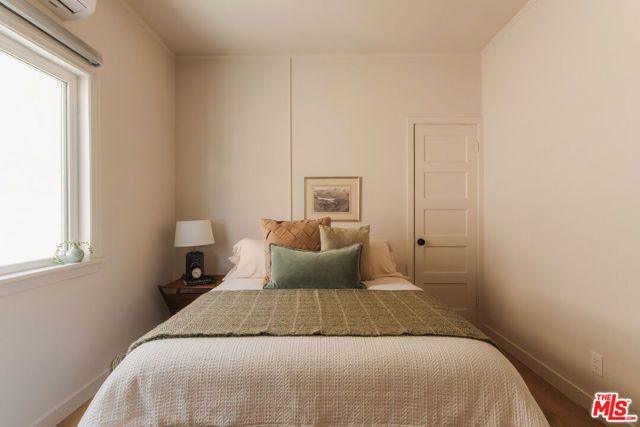 1224 N Hoover Street, Los Angeles, CA 90029