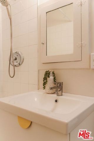 1224 N Hoover Street, Los Angeles, CA 90029