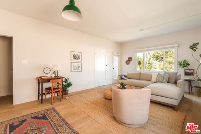 1224 N Hoover Street, Los Angeles, CA 90029