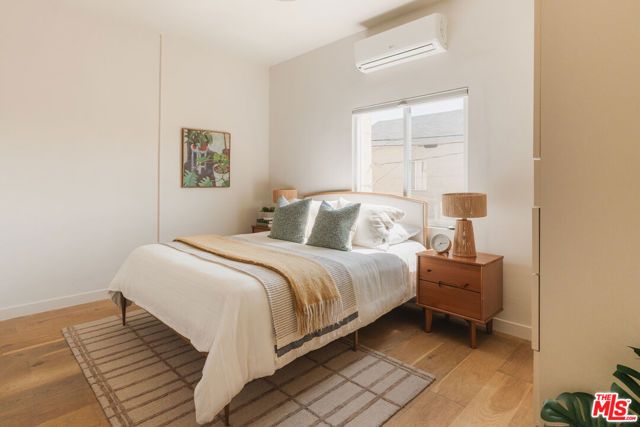 1224 N Hoover Street, Los Angeles, CA 90029