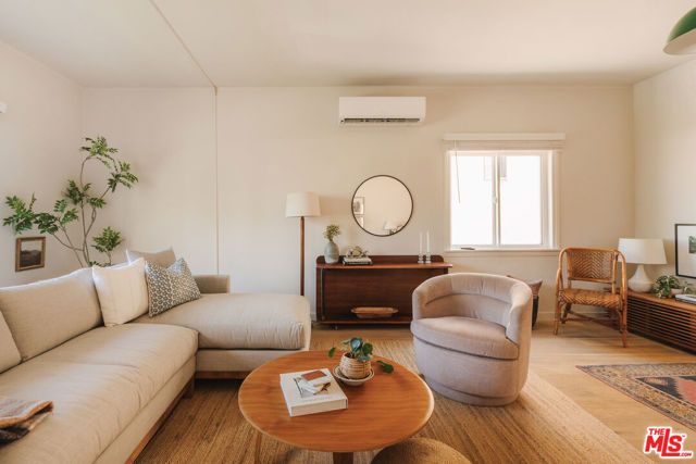 1224 N Hoover Street, Los Angeles, CA 90029