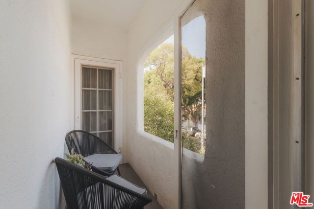 1224 N Hoover Street, Los Angeles, CA 90029