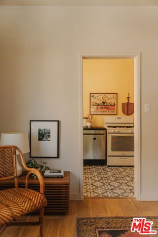 1224 N Hoover Street, Los Angeles, CA 90029