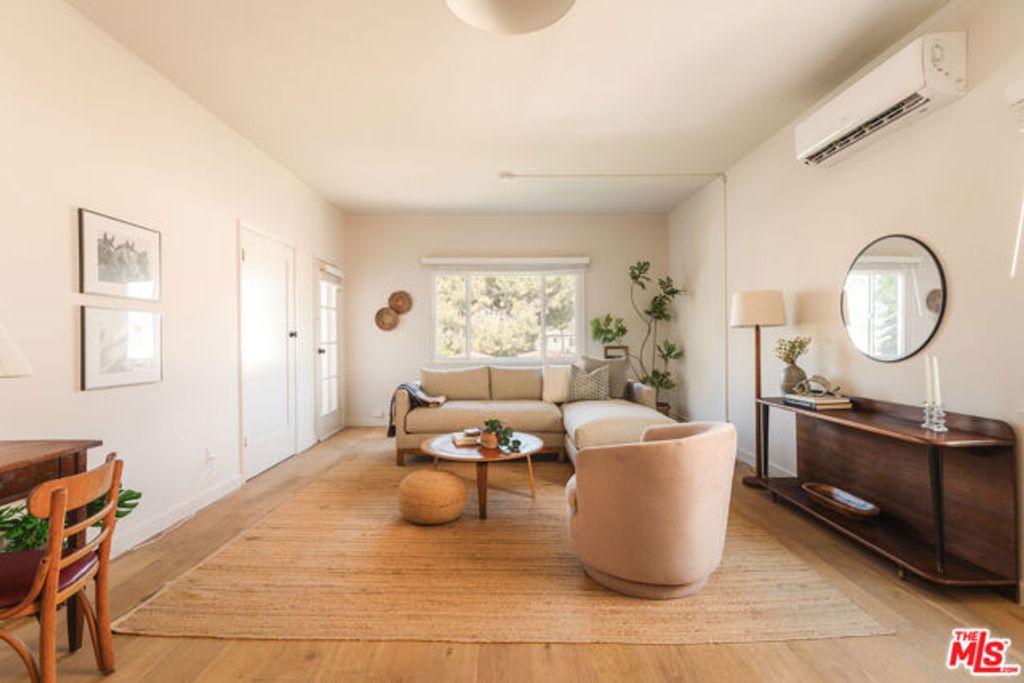 1224 N Hoover Street, Los Angeles, CA 90029