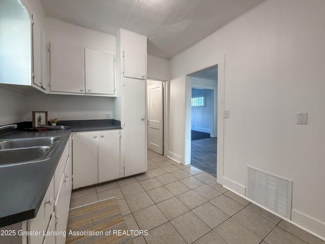 1013 N Pennsylvania Avenue, Lansing, MI 48906