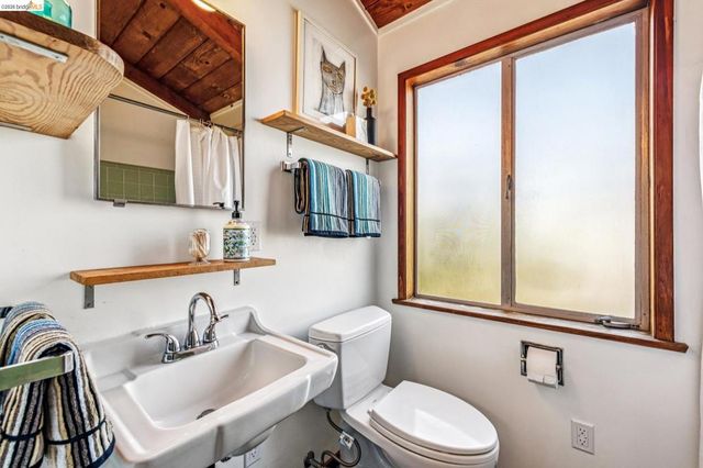 335 Vermont Ave, Berkeley, CA 94707