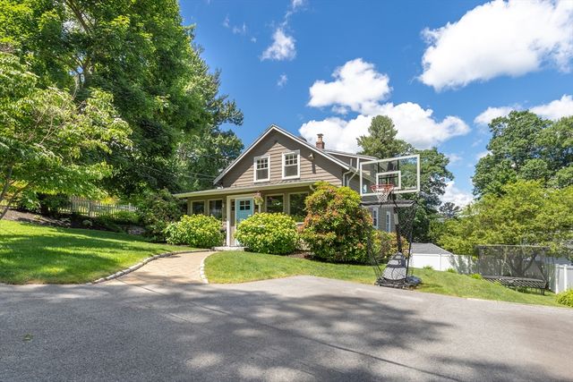 2 Parkwood Road, Lynnfield, MA 01940