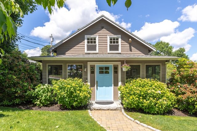 2 Parkwood Road, Lynnfield, MA 01940