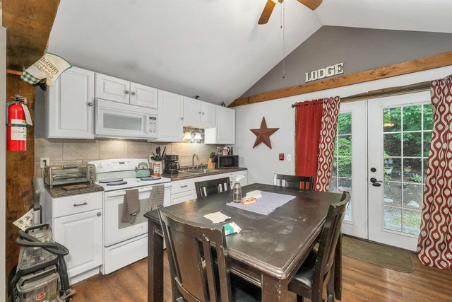 379 White Mountain Highway, Conway, NH 03818