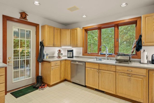 6760 Sunset Drive, Verona, WI 53593