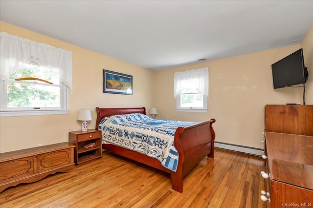 21 Hamilton Street, Amityville, NY 11701