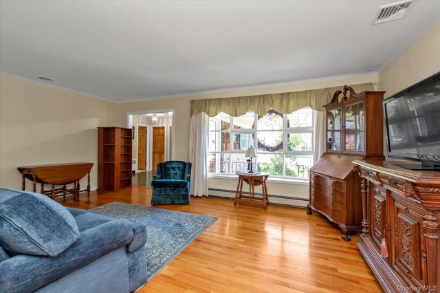 21 Hamilton Street, Amityville, NY 11701