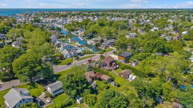 21 Hamilton Street, Amityville, NY 11701