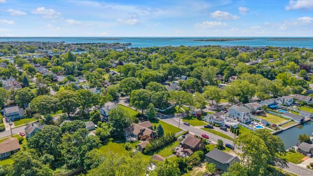 21 Hamilton Street, Amityville, NY 11701