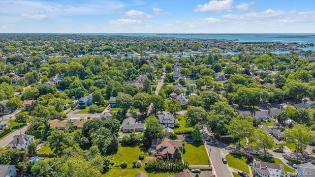 21 Hamilton Street, Amityville, NY 11701
