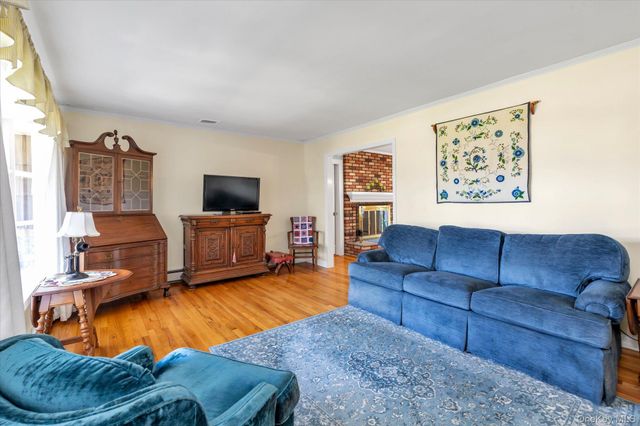 21 Hamilton Street, Amityville, NY 11701