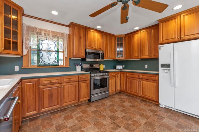 21 Hamilton Street, Amityville, NY 11701