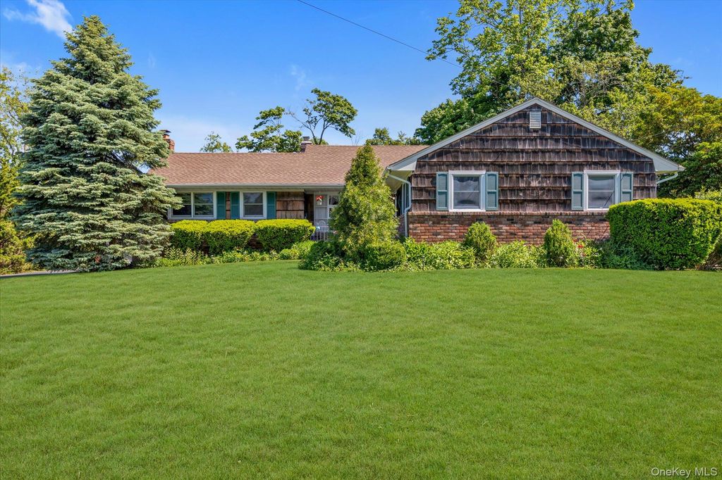 21 Hamilton Street, Amityville, NY 11701
