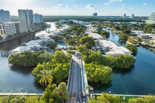 429 Poinciana Dr 1415, Sunny Isles Beach, FL 33160