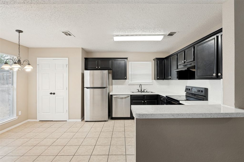 1512 Manitoba Lane, Glenn Heights, TX 75154 — photo 2