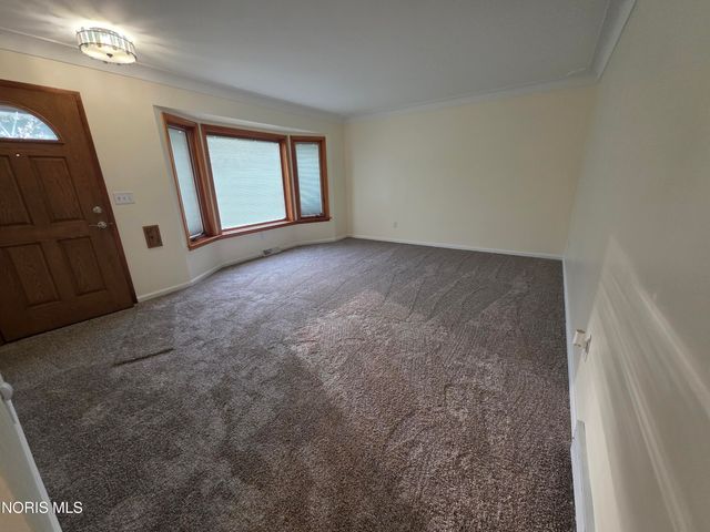 641 Holly Drive, Oregon, OH 43616