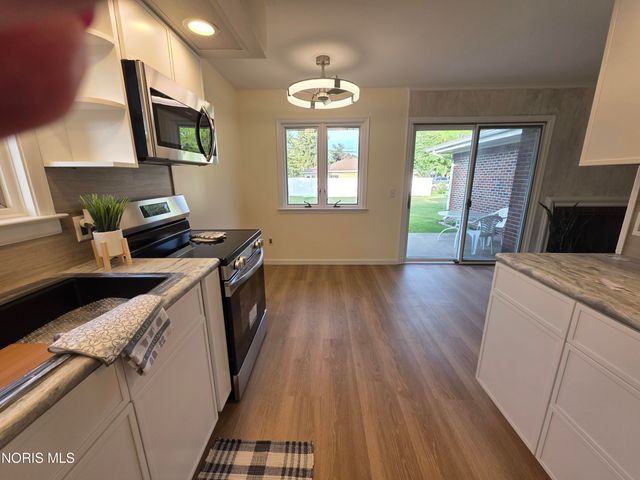 641 Holly Drive, Oregon, OH 43616