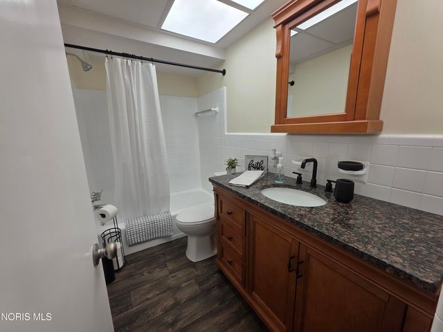 641 Holly Drive, Oregon, OH 43616