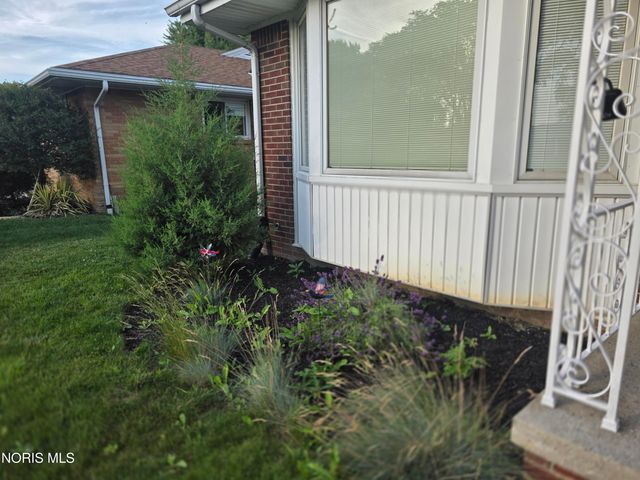 641 Holly Drive, Oregon, OH 43616