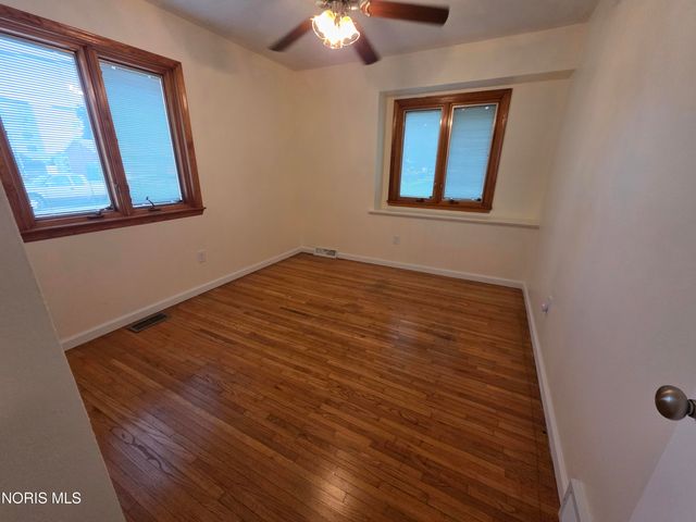 641 Holly Drive, Oregon, OH 43616