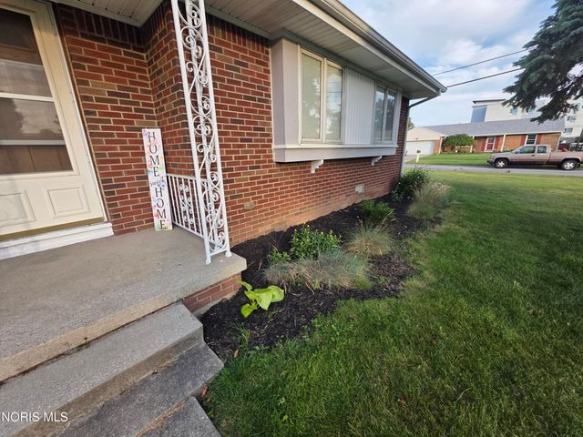 641 Holly Drive, Oregon, OH 43616