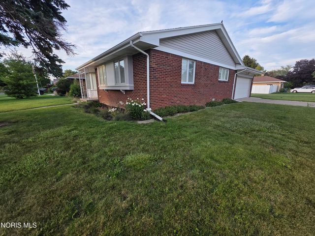 641 Holly Drive, Oregon, OH 43616