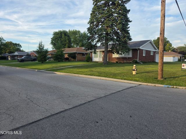641 Holly Drive, Oregon, OH 43616