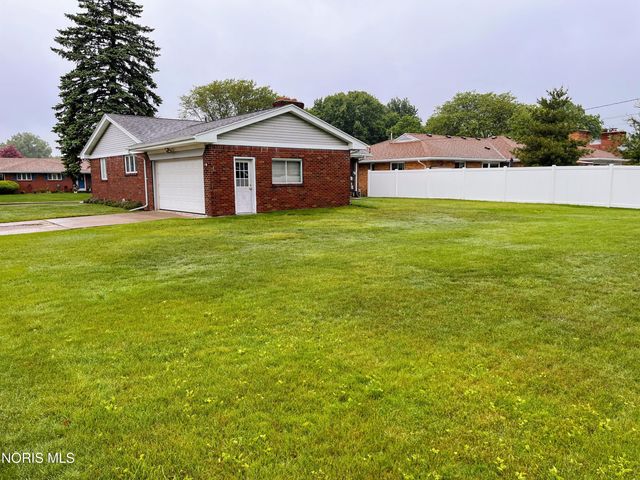 641 Holly Drive, Oregon, OH 43616