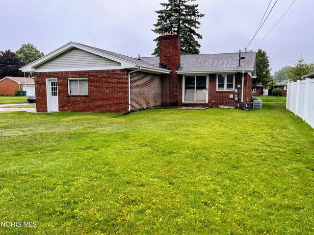 641 Holly Drive, Oregon, OH 43616